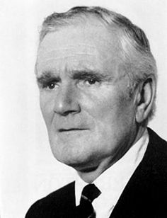 Desmond Llewelyn