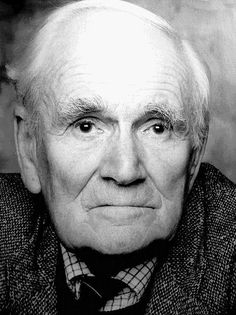 Desmond Llewelyn