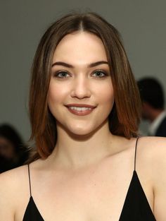 Violett Beane