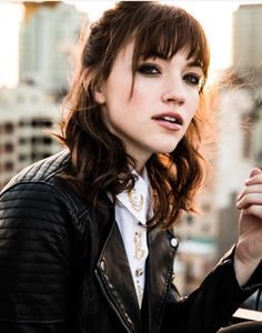 Violett Beane