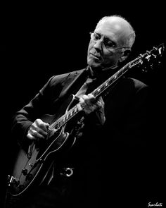 Larry Carlton