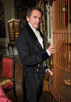 Anton Lesser