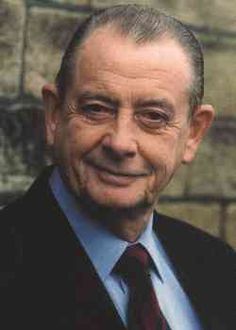 Derek Fowlds