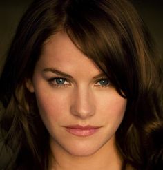 Kelly Overton