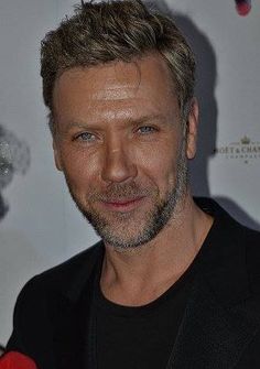 Mikael Persbrandt