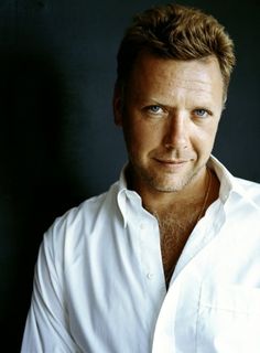 Mikael Persbrandt