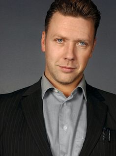 Mikael Persbrandt