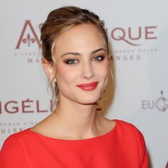 Nora Arnezeder