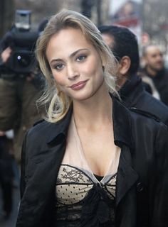 Nora Arnezeder