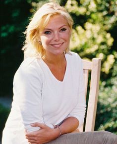 Samantha Womack