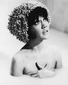 Amanda Barrie