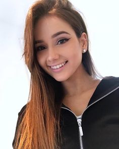 Isabela Fernandez