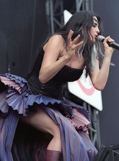 Sharon den Adel