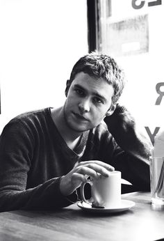 Iain De Caestecker