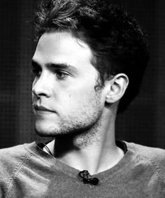 Iain De Caestecker