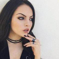 Elizabeth Gillies