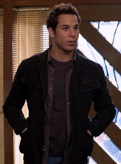 Skylar Astin