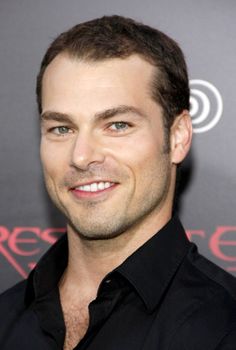 Shawn Roberts