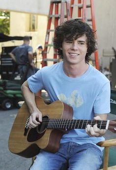 Charlie McDermott