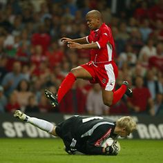 Robert Earnshaw