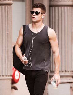 Charlie Carver