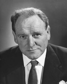 Bernard Lee