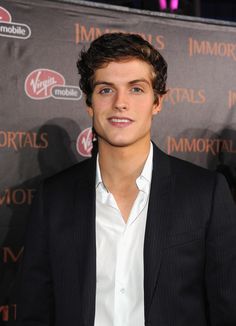 Daniel Sharman