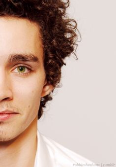 Robert Sheehan