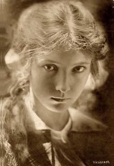 Bessie Love