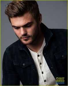 Alex Roe