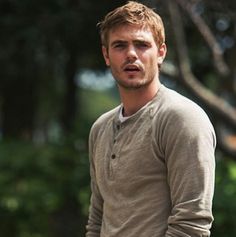 Alex Roe