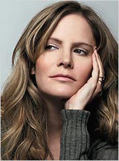 Jennifer Jason Leigh