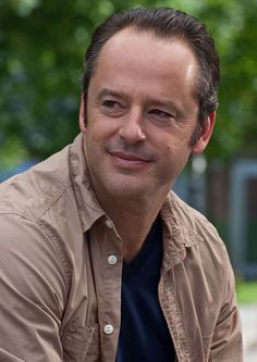 Gil Bellows