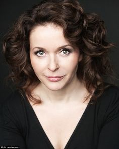 Julia Sawalha