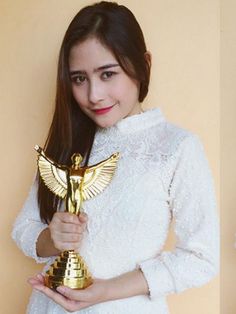 Prilly Latuconsina