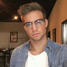 Dustin McNeer