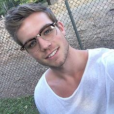 Dustin McNeer