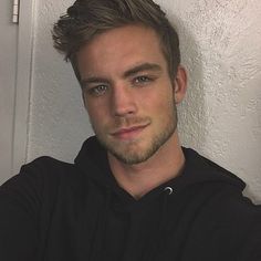 Dustin McNeer