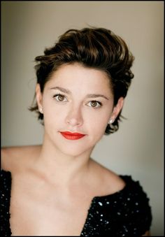 Emma De Caunes