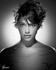 Emma De Caunes