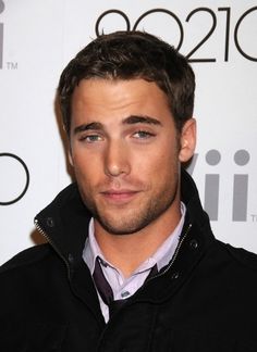 Dustin Milligan