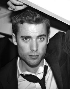 Dustin Milligan