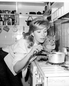 Susan Hampshire