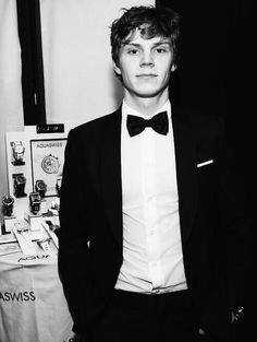 Evan Peters