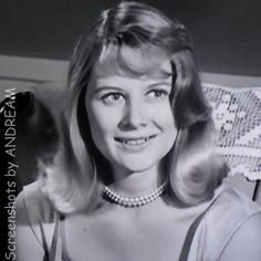 Shirley Knight