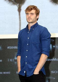 Alex Roe