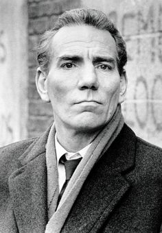 Pete Postlethwaite