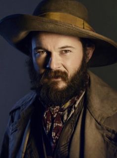 Daniel Henshall