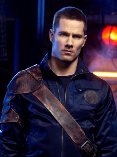 Luke MacFarlane