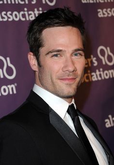 Luke MacFarlane